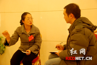 李启群：政府应当在加大对保护这些非物质文化遗产的投入。