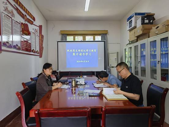 说明: 支部学习现场