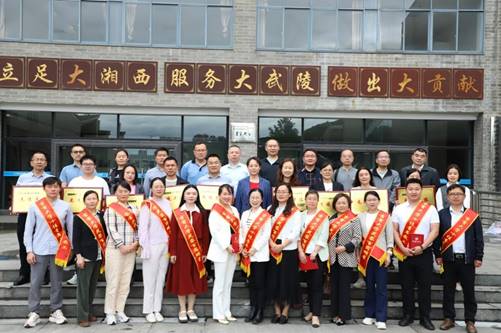 说明: https://news.jsu.edu.cn/__local/9/4B/28/9495EF4B372C45FDC43A1266112_3649D71B_1067D3.jpg